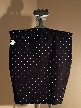 Old Navy Black Pencil Skirt with White Polka Dots